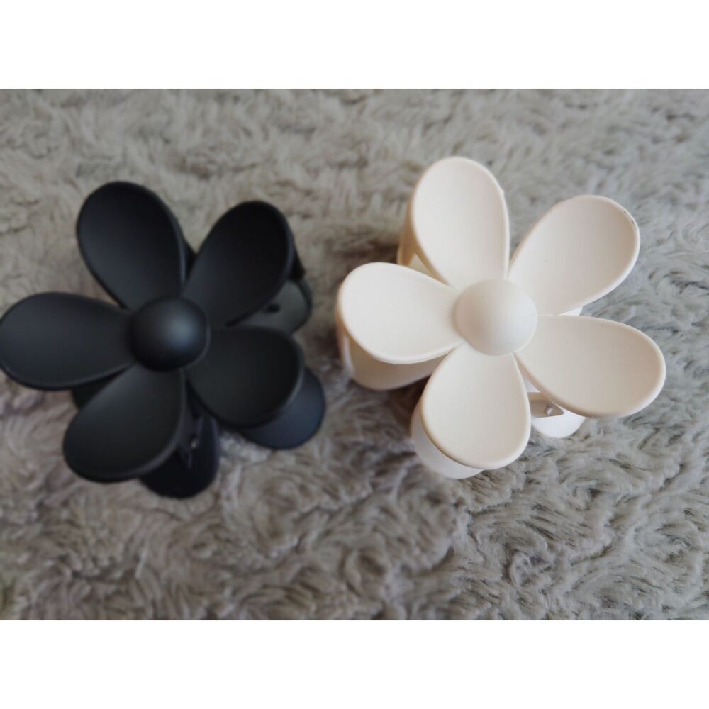 NEW TWO Matte Plastic Black & White Flower Hair Claws Clips Minimalist